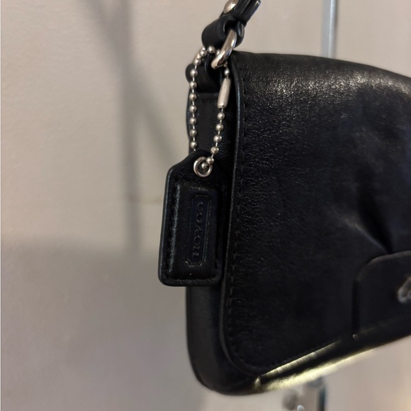 Coach Black Shoulder Bag Converts to Wristlet with Pleated Design Hang Tag EUC - Picture 3 of 9